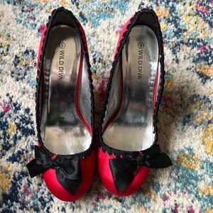 Wild Dive red size 9 3.5” heel